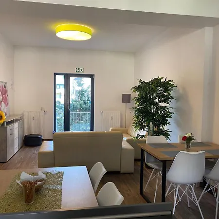 شقة Monteurzimmer 8 *